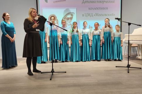 Концерт к дню матери в Центре московского долголетия в Московском